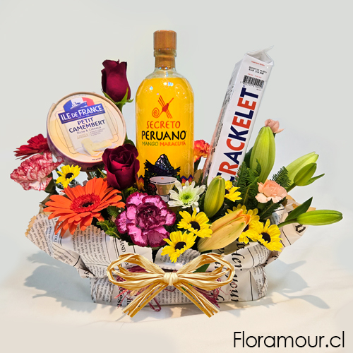 Arreglo floral con pisco sour de mango maracuy&aacute;, queso camembert y galletas. Un regalo perfecto (marca de queso podr&iacute;a variar seg&uacute;n disponibilidad).